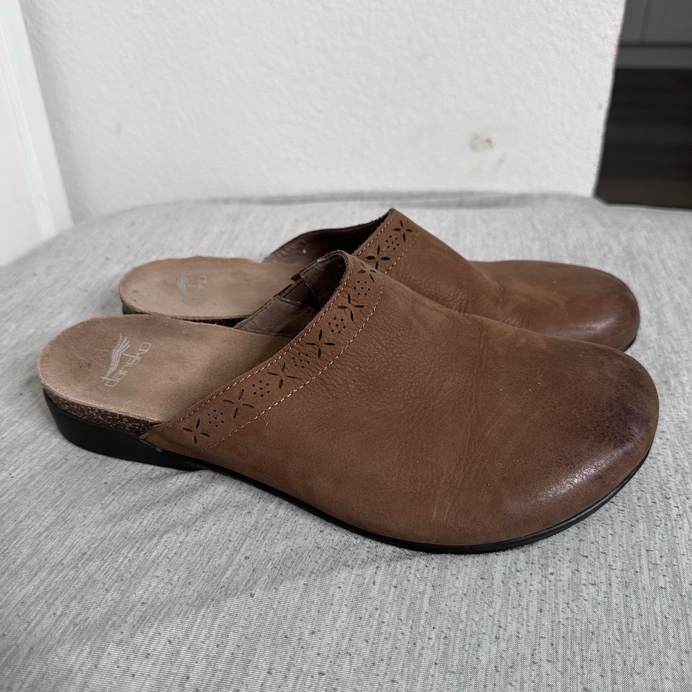 Dansko Womens Size EU 41 US 10.5-11 Robbie Burnished Nubuck Tan Slip On Clogs
